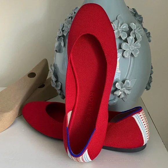 Rothy’s Square in Cardinal - Picture 1 of 10